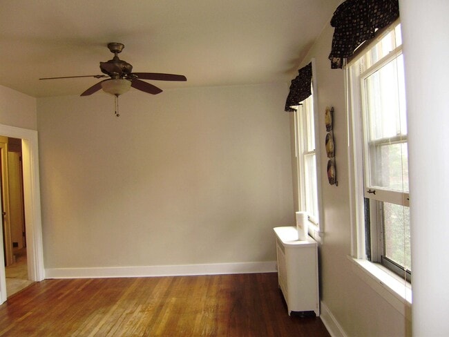 5621 Woodmont St in Pittsburgh, PA - Building Photo - Building Photo