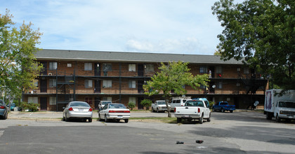 Brookdale Apartments in Durham, NC - Building Photo - Building Photo