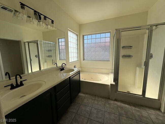6117 Glenborough St in Las Vegas, NV - Building Photo - Building Photo