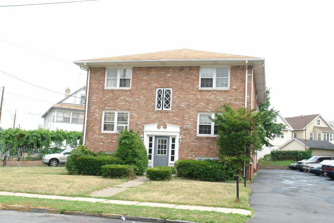 365 West End Ave in Elizabeth, NJ - Building Photo