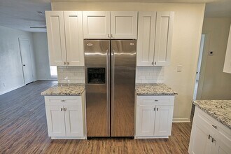 906 Avenue A in Sweeny, TX - Building Photo - Building Photo