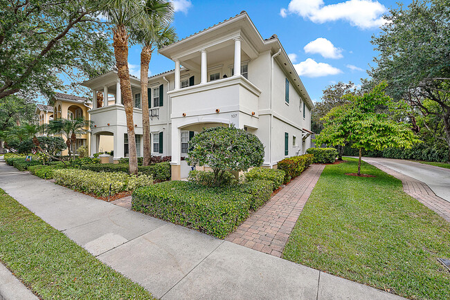 107 Rivinia Dr in Jupiter, FL - Building Photo - Building Photo