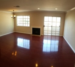 14727 Magnolia Blvd in Sherman Oaks, CA - Foto de edificio - Building Photo