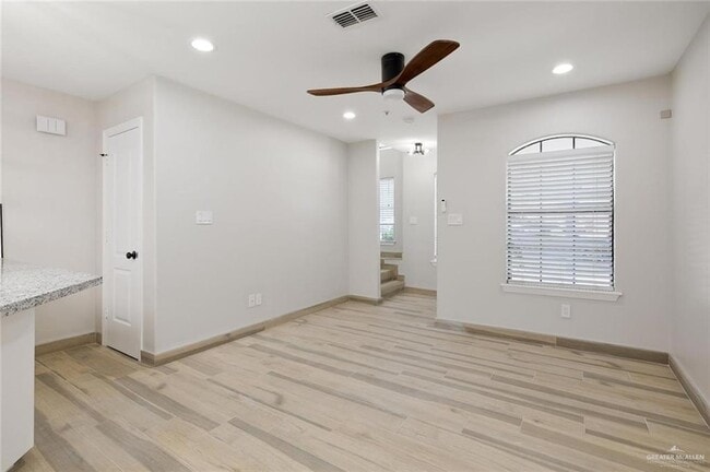213 S 49th St, Unit 304 in McAllen, TX - Building Photo - Building Photo
