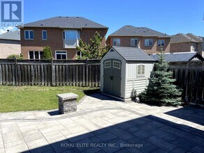 26 Starhill Crescent in Markham, ON - Building Photo - Building Photo