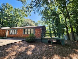 5135 Jones Rd in Austell, GA - Building Photo