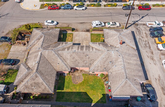 Whitman Apartments in Seattle, WA - Building Photo - Building Photo