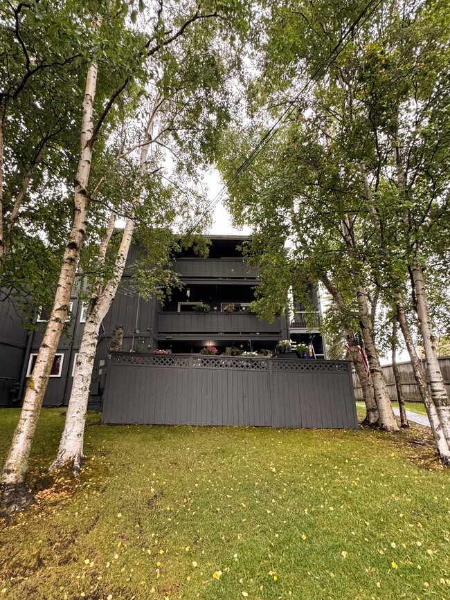 2245 Minerva Way in Anchorage, AK - Building Photo - Building Photo
