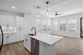 Linz Bayview in Clearwater, FL - Building Photo - Building Photo