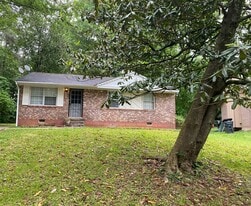 777 Jeb Stuart Dr in Jonesboro, GA - Building Photo