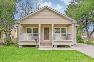 10633 Flaxman St in Houston, TX - Building Photo