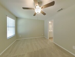17146 Quaking Aspen Ln in New Caney, TX - Foto de edificio - Building Photo