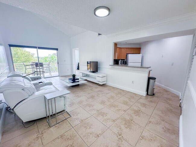 9731 Fontainebleau Blvd in Miami, FL - Building Photo - Building Photo