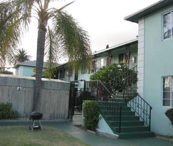 2401 Magnolia Ave in Long Beach, CA - Building Photo - Building Photo