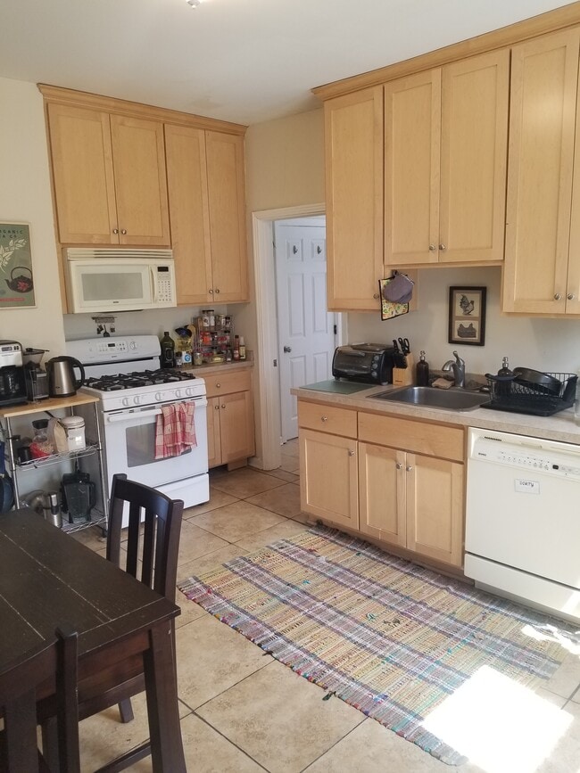 2711 E 22nd St, Unit #2 in Minneapolis, MN - Building Photo - Building Photo