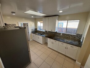 1336 W 73rd St in Los Angeles, CA - Building Photo - Building Photo