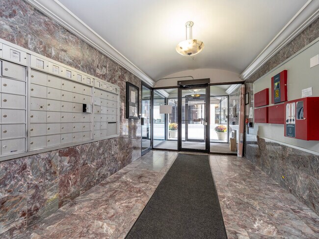 300 Broad St in Stamford, CT - Building Photo - Building Photo