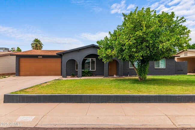 property at 3824 W Carol Ave