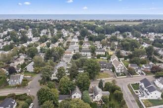 516 Oldfield Rd in Fairfield, CT - Foto de edificio - Building Photo