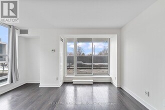160 Flemington Rd in Toronto, ON - Building Photo - Building Photo