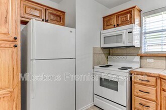 1018 W Coffin St in Denison, TX - Building Photo - Building Photo