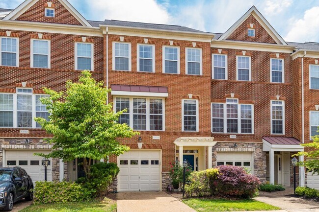 property at 43149 Crosswind Terrace