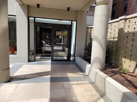 118-17 Union Tpke in Queens, NY - Building Photo