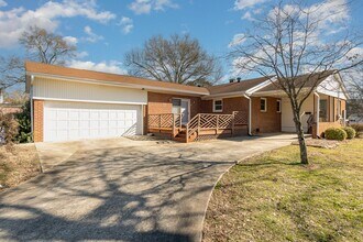 601 N Main St in Mount Holly, NC - Building Photo - Building Photo