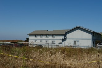 Tembladera Apartments in Castroville, CA - Foto de edificio - Building Photo