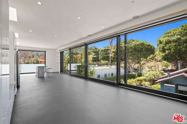 property at 4262 Lincoln Ave