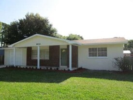 5602 Winter Garden Pkwy in Fort Pierce, FL - Building Photo