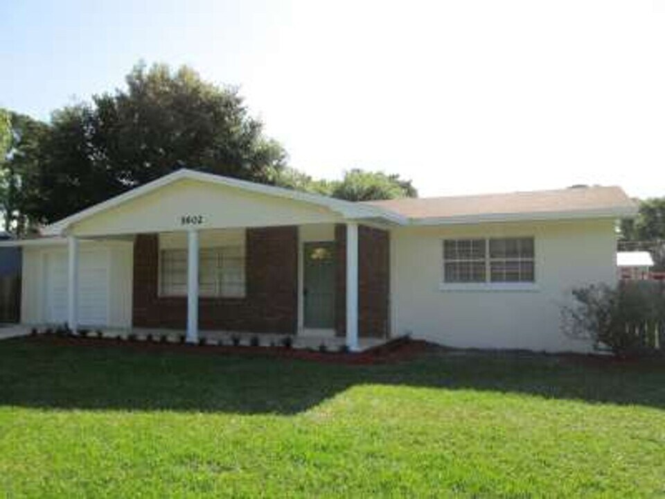 5602 Winter Garden Pkwy in Fort Pierce, FL - Building Photo