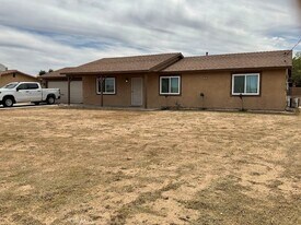 17965 Live Oak St in Hesperia, CA - Building Photo