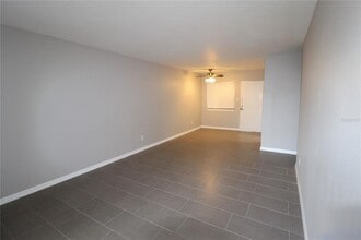3001 Bee Ridge Rd in Sarasota, FL - Building Photo - Building Photo