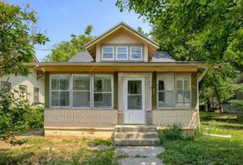2722 Crown Point Ave in Omaha, NE - Foto de edificio