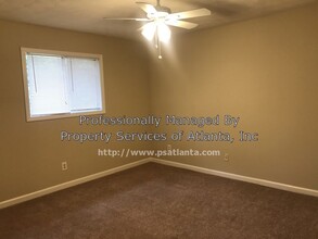 4891 Valley Dale Dr SW-Unit -B in Lilburn, GA - Foto de edificio - Building Photo
