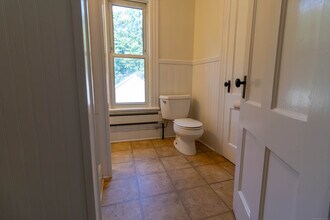 64 Lincoln Ave in Torrington, CT - Foto de edificio - Building Photo