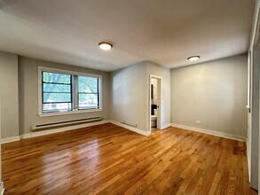 4530 N Damen Ave, Unit 202 in Chicago, IL - Foto de edificio - Building Photo