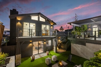 1012 10th St in Manhattan Beach, CA - Building Photo - Building Photo