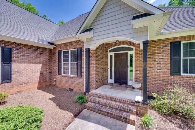 646 Harper Davis Rd in Clover, SC - Building Photo - Building Photo