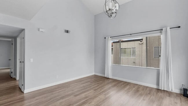 24491 Valle Del Oro in Santa Clarita, CA - Building Photo - Building Photo