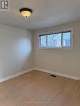 35 Nisbet Dr in Aurora, ON - Building Photo - Building Photo