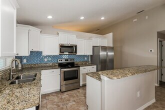 1709 Oak Pond St in Ruskin, FL - Building Photo - Building Photo