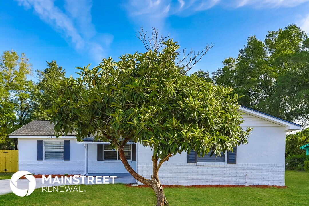 8203 Ireland Dr in Jacksonville, FL - Building Photo