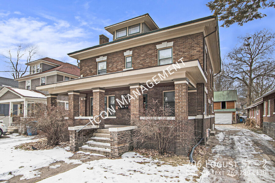 706 Locust St in Kalamazoo, MI - Foto de edificio