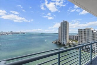 335 S Biscayne Blvd, Unit 2512 in Miami, FL - Building Photo - Building Photo