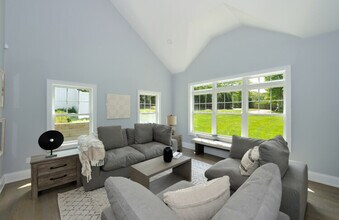 19 Quail Run in Hampton Bays, NY - Building Photo - Building Photo