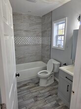 1352 Bay St in Fall River, MA - Foto de edificio - Building Photo