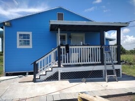 12202 Stewart Rd in Galveston, TX - Building Photo