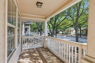 115 Teasley in Kyle, TX - Foto de edificio - Building Photo